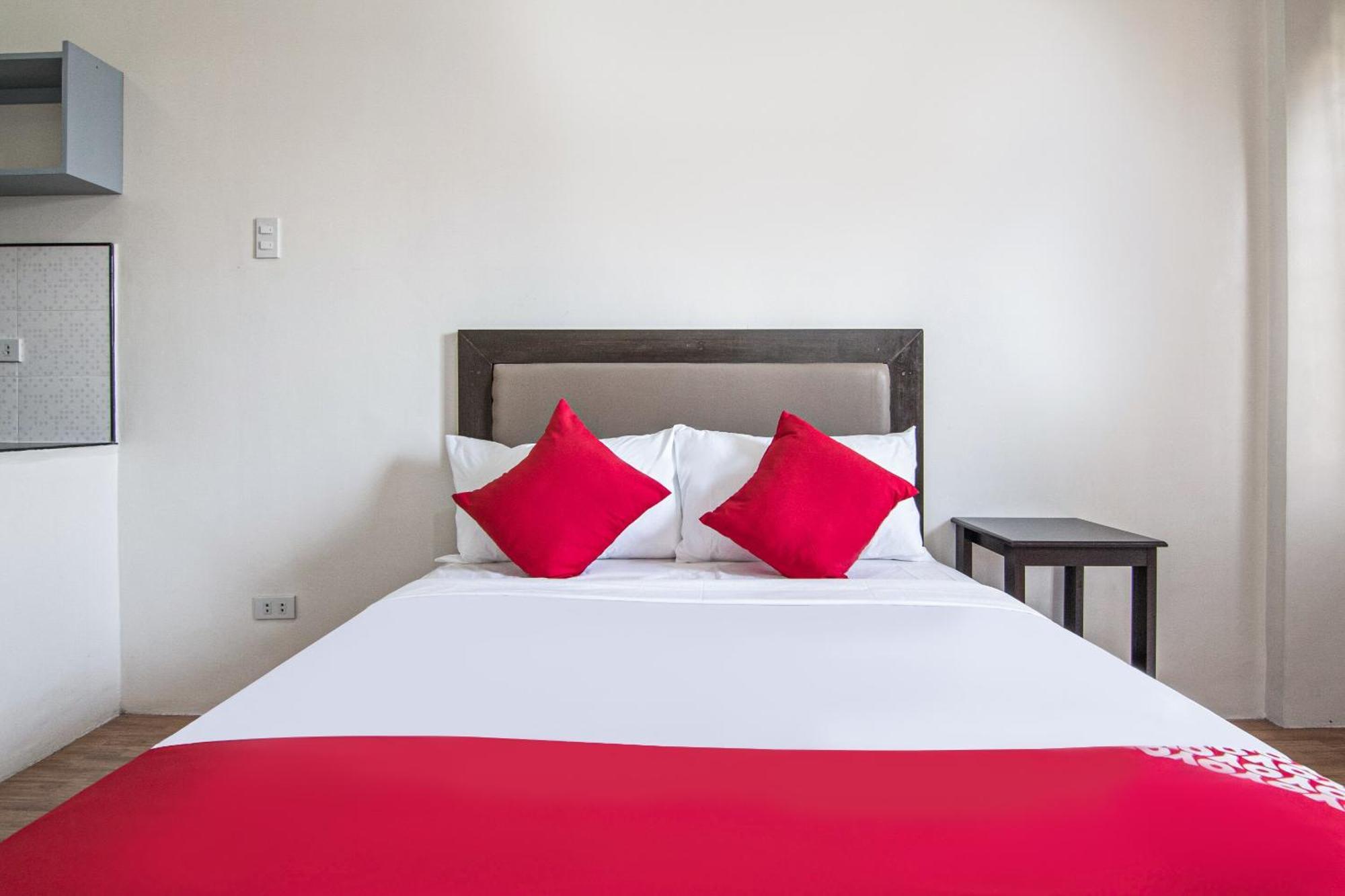Oyo 431 Apollo 11 Apartelle Pasay Ngoại thất bức ảnh
