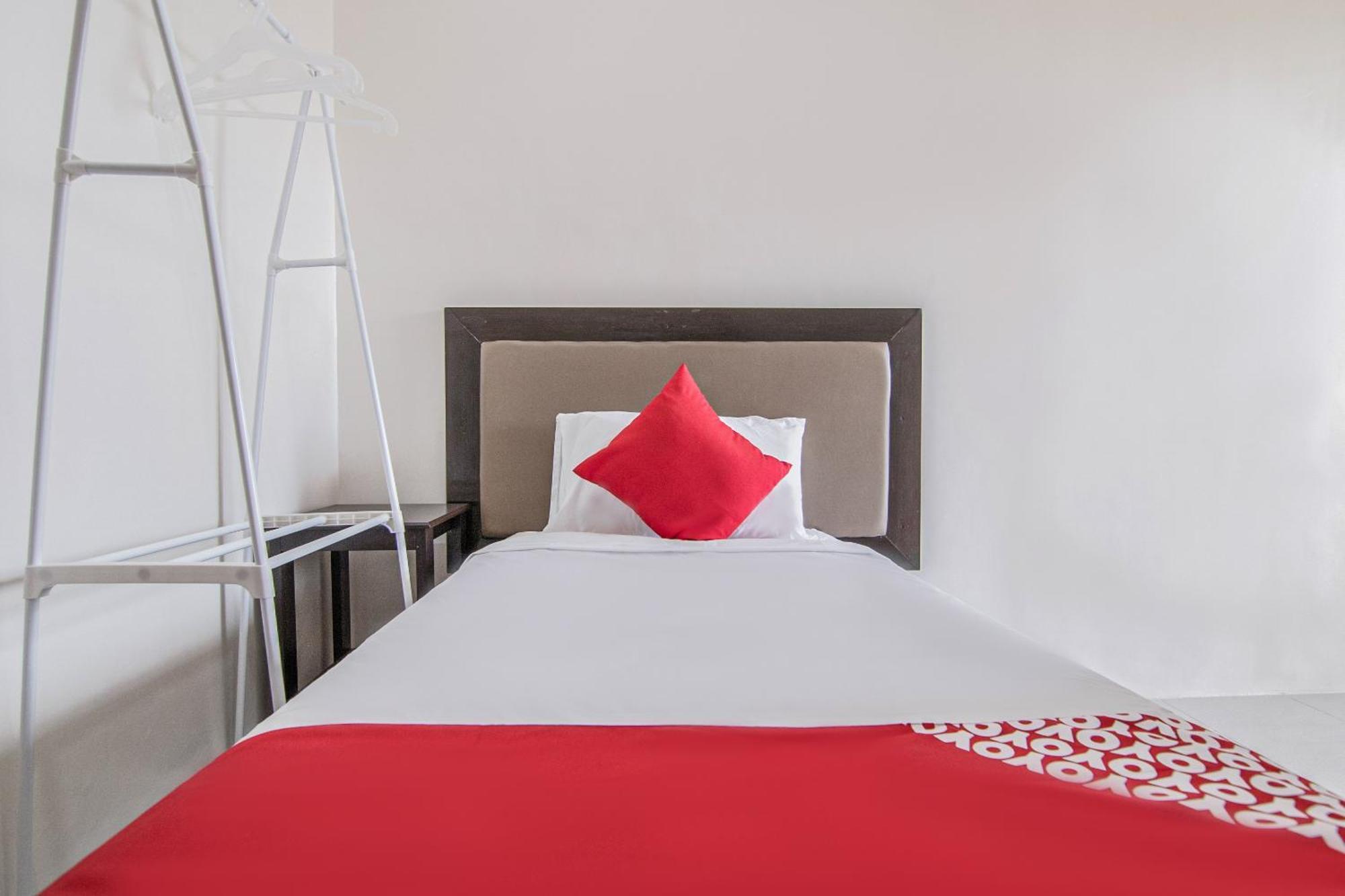 Oyo 431 Apollo 11 Apartelle Pasay Ngoại thất bức ảnh
