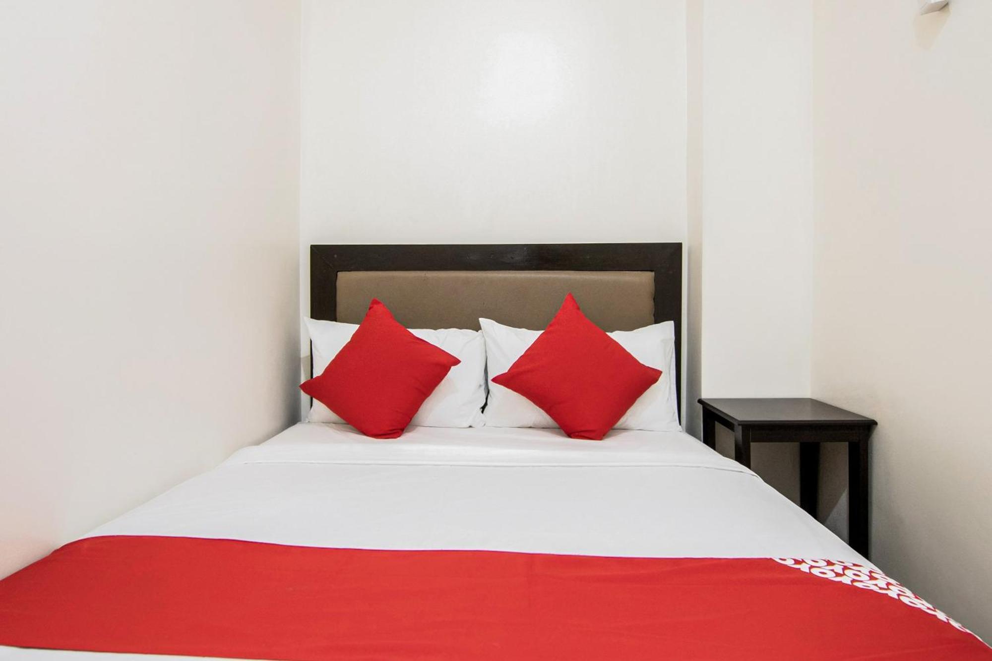 Oyo 431 Apollo 11 Apartelle Pasay Ngoại thất bức ảnh