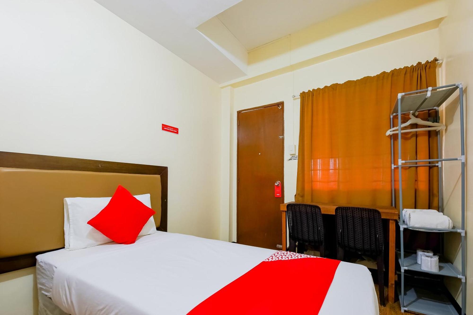 Oyo 431 Apollo 11 Apartelle Pasay Ngoại thất bức ảnh