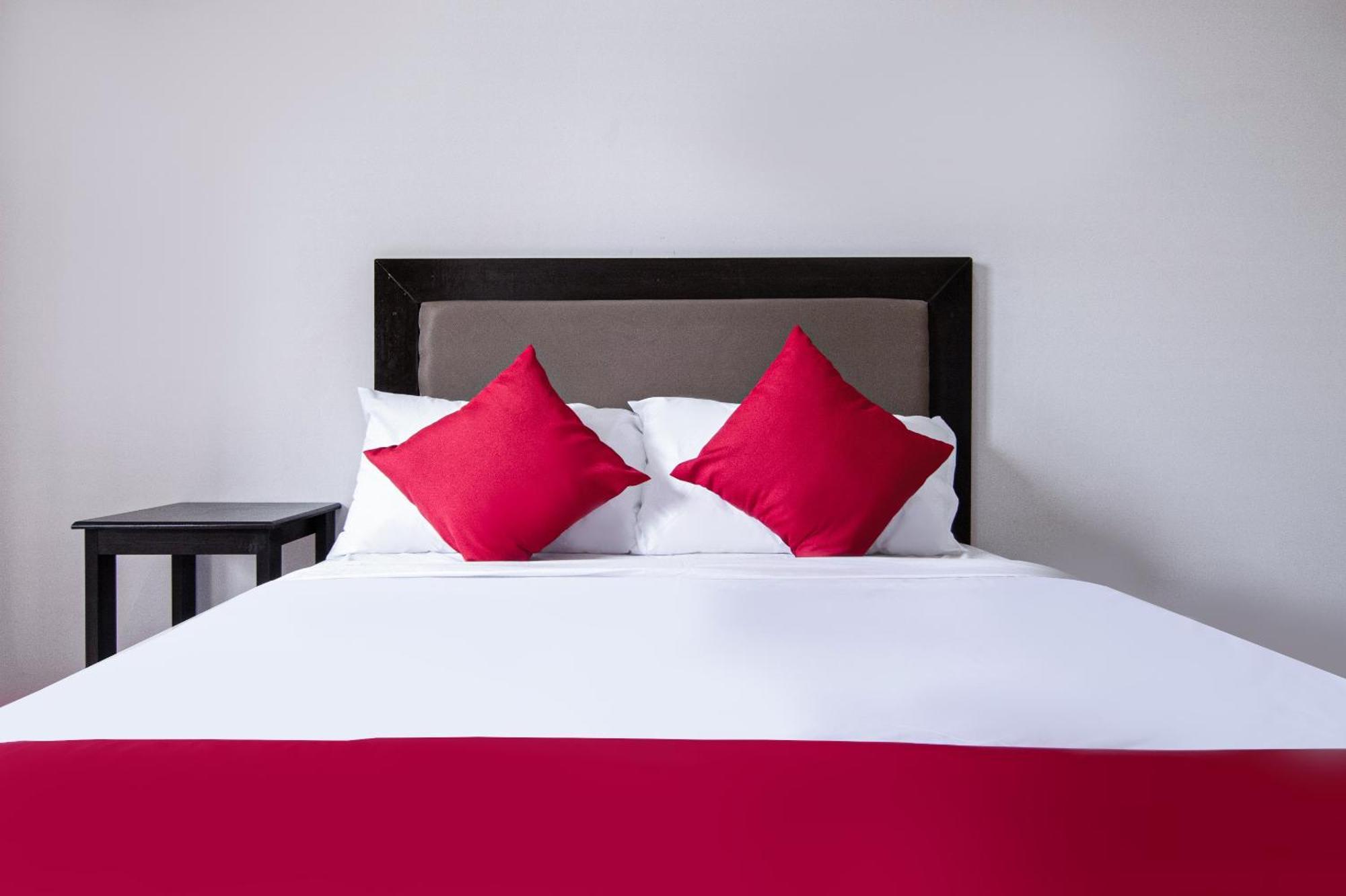 Oyo 431 Apollo 11 Apartelle Pasay Ngoại thất bức ảnh