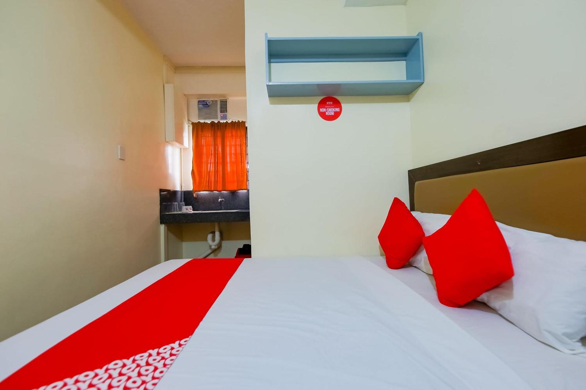 Oyo 431 Apollo 11 Apartelle Pasay Ngoại thất bức ảnh